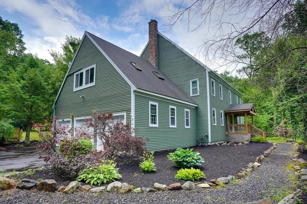 4 bed, 1 bath apartment for rent at 144 Parmenter Rd, Hudson