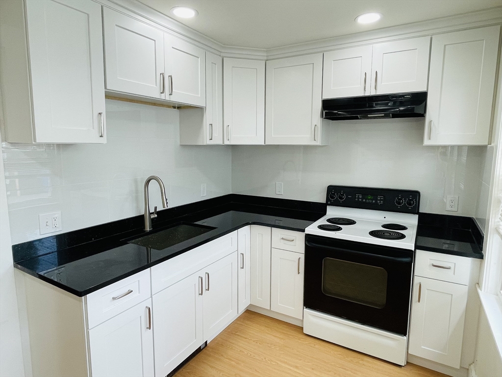 1 bed, 1 bath apartment for rent at 144 School St Unit 1L, Waltham — photo 2 of 9