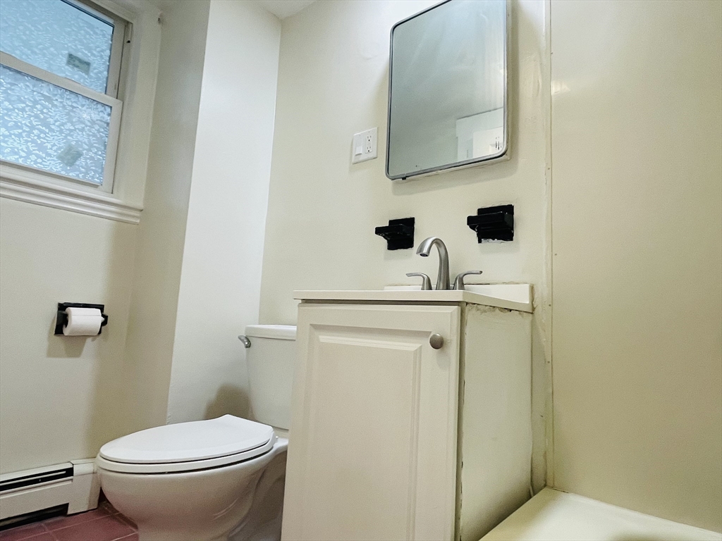 1 bed, 1 bath apartment for rent at 144 School St Unit 1L, Waltham — photo 7 of 9