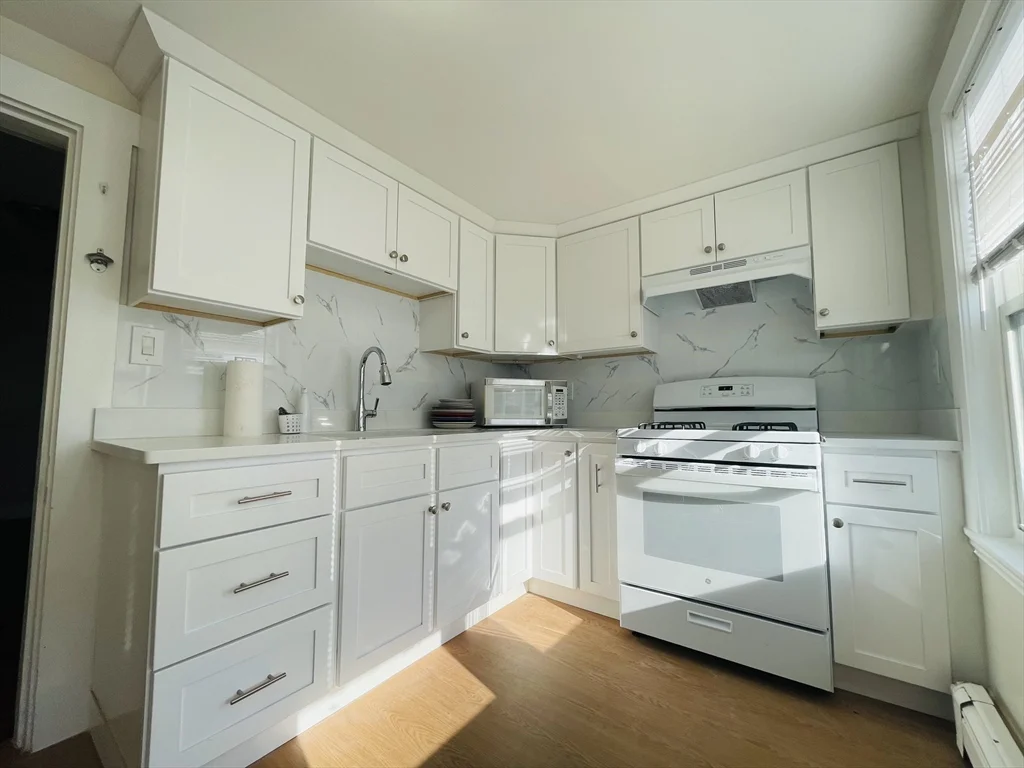 1 bed, 1 bath apartment for rent at 144 School St Unit 2L, Waltham