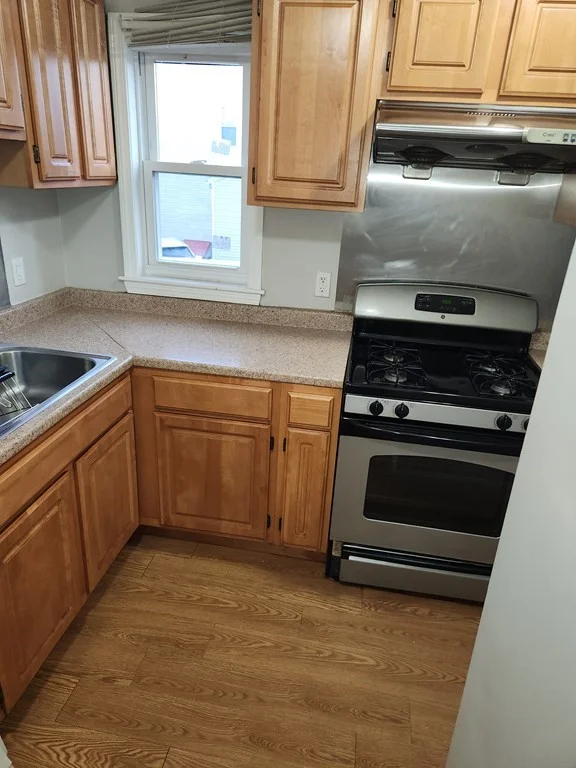 3 bed, 1 bath apartment for rent at 144 Tribou Unit 1, Brockton — photo 2 of 7