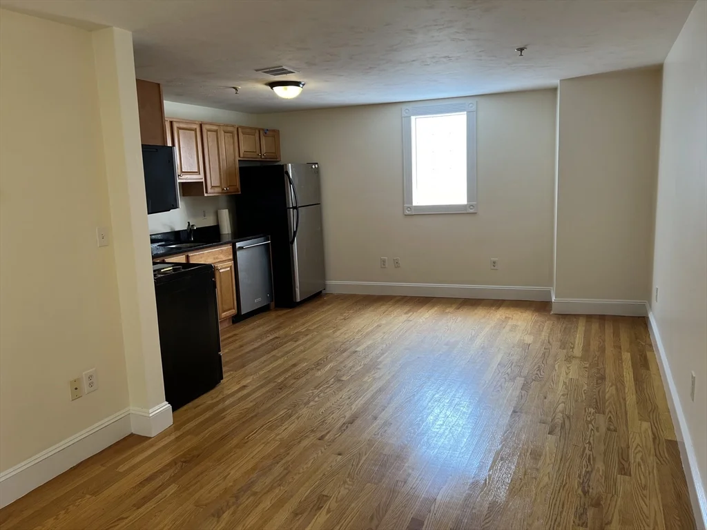 2 bed, 2 bath apartment for rent at 144 Washington St Unit 3, Peabody — photo 2 of 8