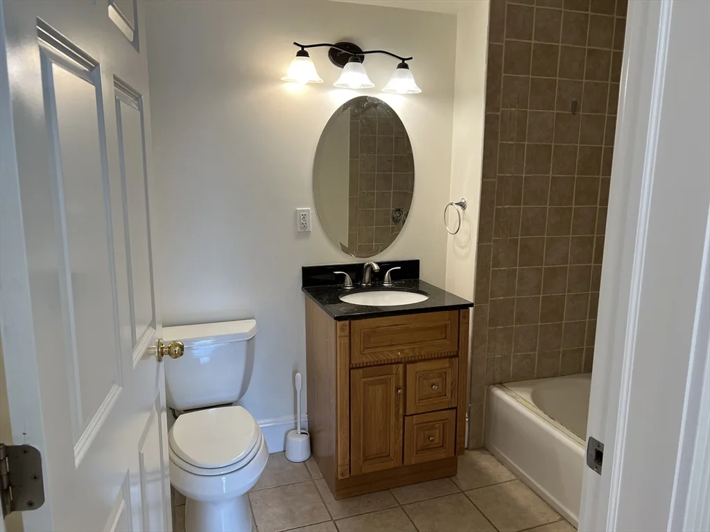 2 bed, 2 bath apartment for rent at 144 Washington St Unit 7, Peabody — photo 5 of 7