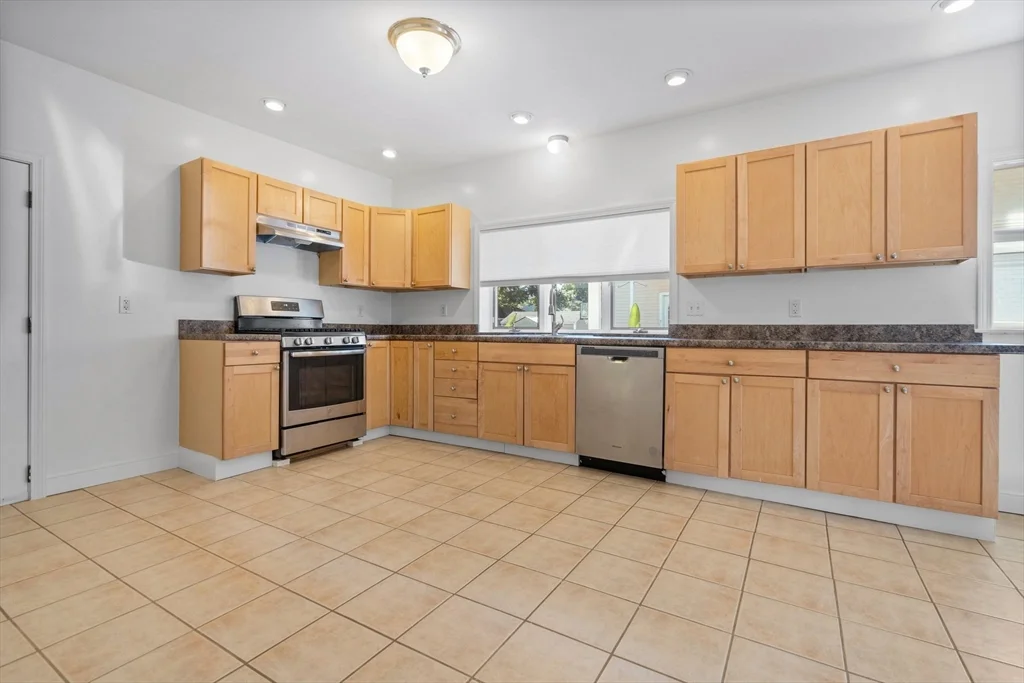 3 bed, 1 bath apartment for rent at 144 Waverly Rd Unit 1, North Andover — photo 6 of 28