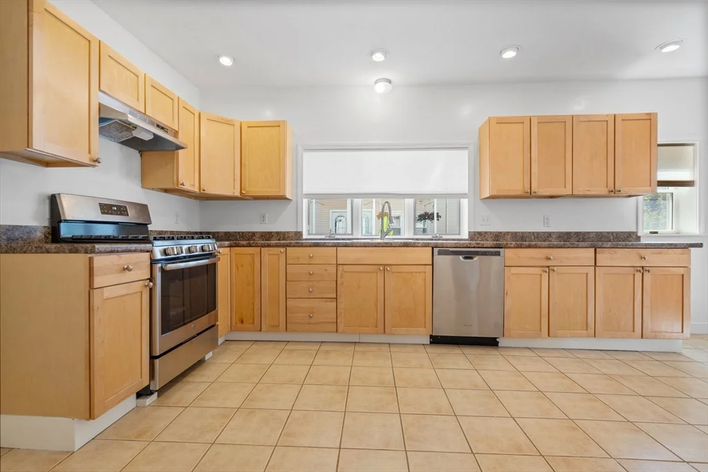 3 bed, 1 bath apartment for rent at 144 Waverly Rd Unit 1, North Andover — photo 8 of 28