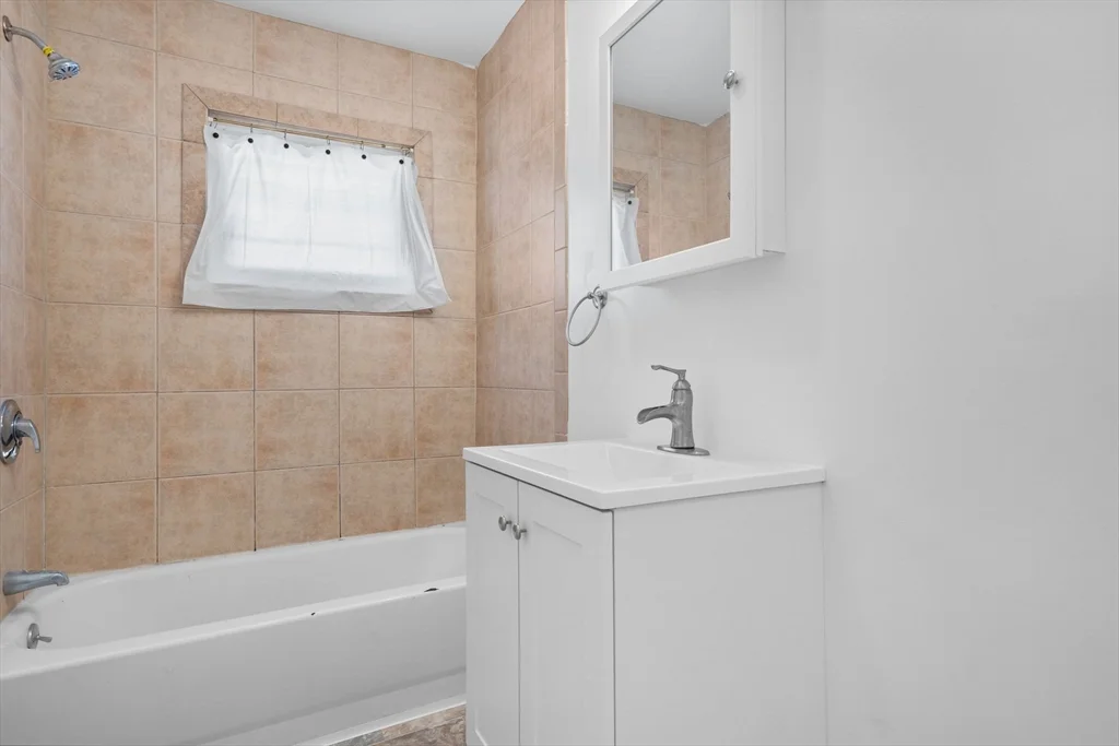 3 bed, 1 bath apartment for rent at 144 Waverly Rd Unit 1, North Andover — photo 27 of 28