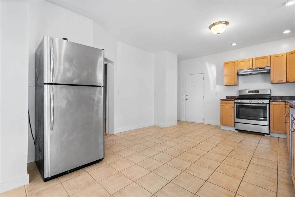 3 bed, 1 bath apartment for rent at 144 Waverly Rd Unit 1, North Andover — photo 9 of 28