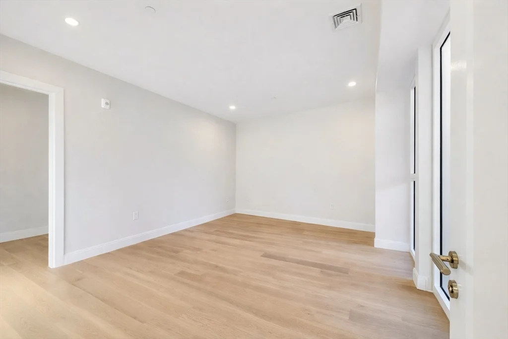3 bed, 3 bath apartment for rent at 144 Worcester St Unit 3, South End — photo 19 of 37