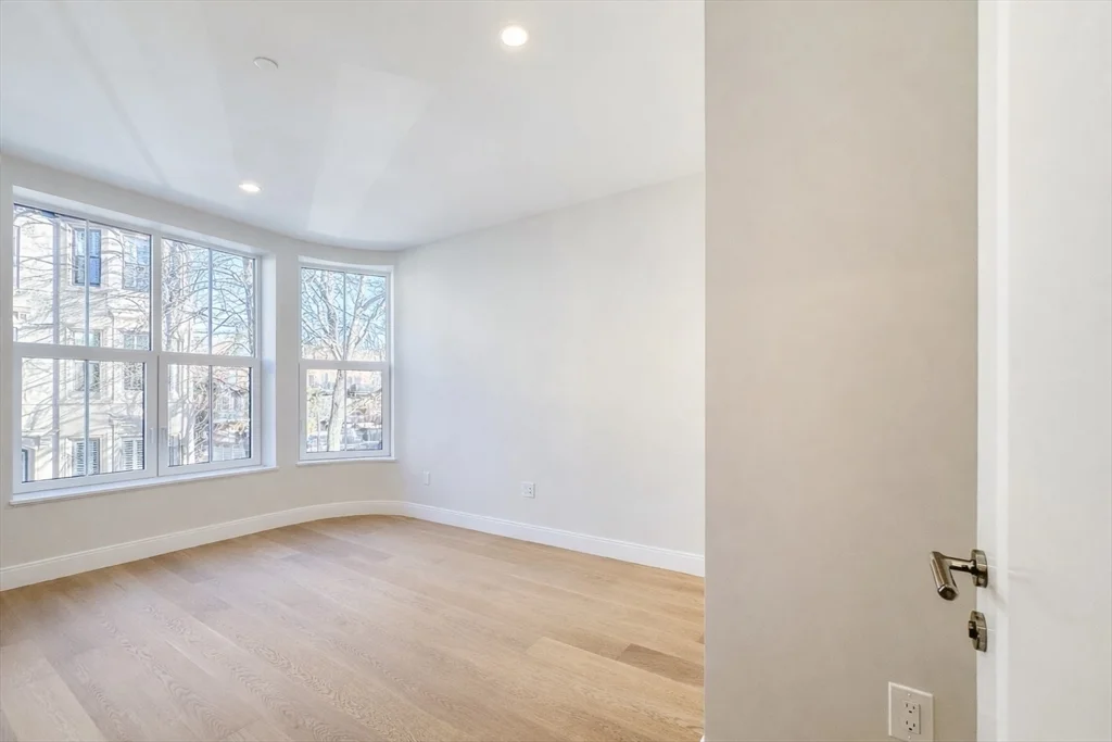 3 bed, 3 bath apartment for rent at 144 Worcester St Unit 3, South End — photo 31 of 37