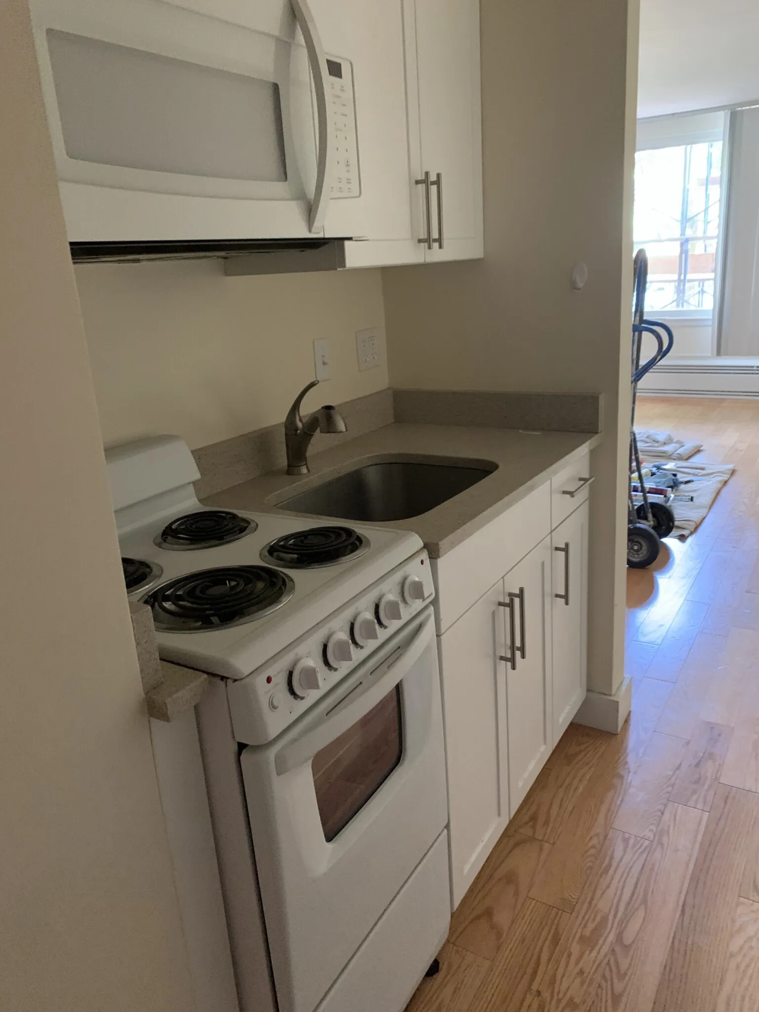 Studio bed, 1 bath apartment for rent at 1440 Beacon St Unit 410, Coolidge Corner — photo 2 of 13