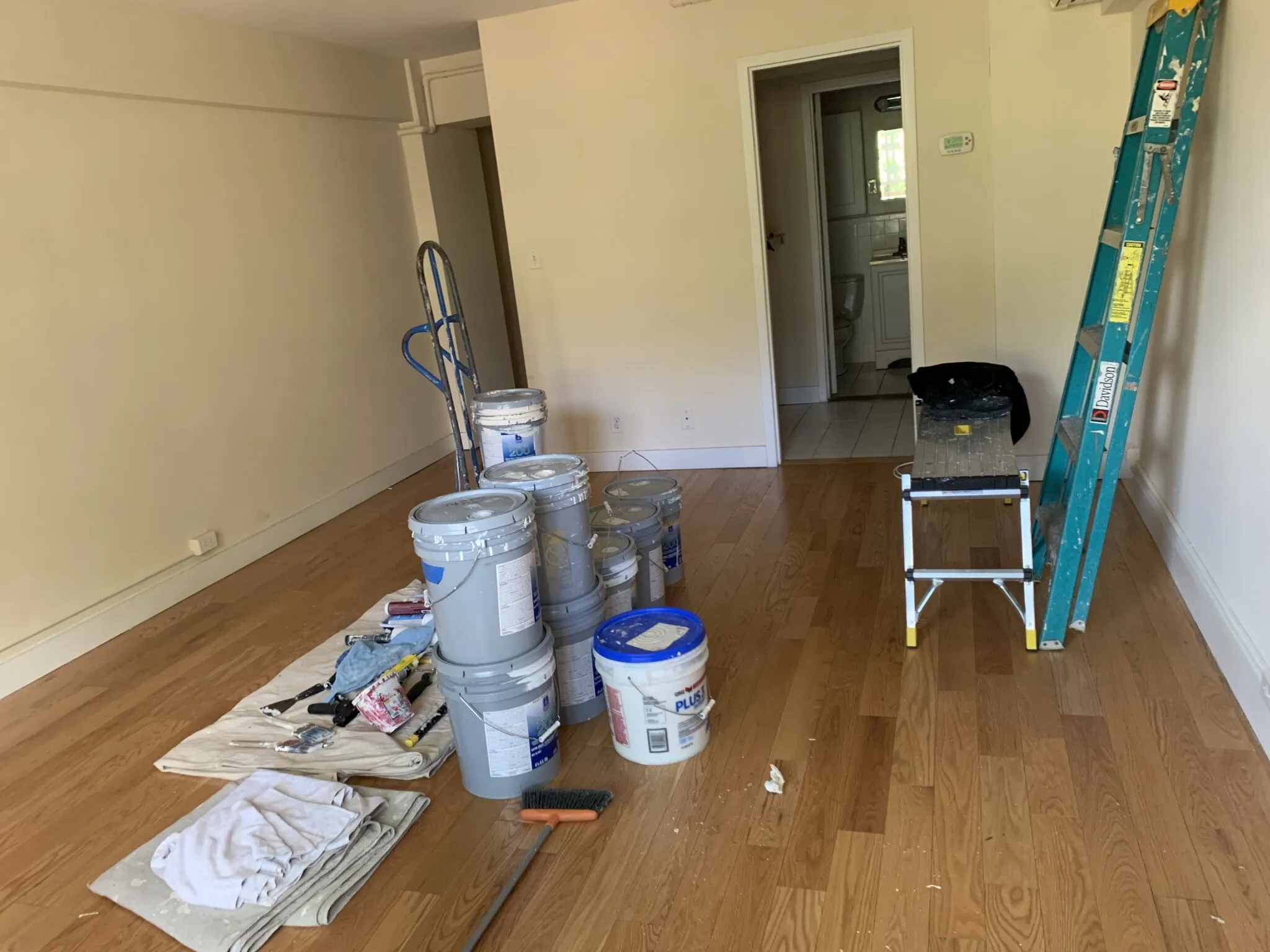 Studio bed, 1 bath apartment for rent at 1440 Beacon St Unit 410, Coolidge Corner — photo 3 of 13