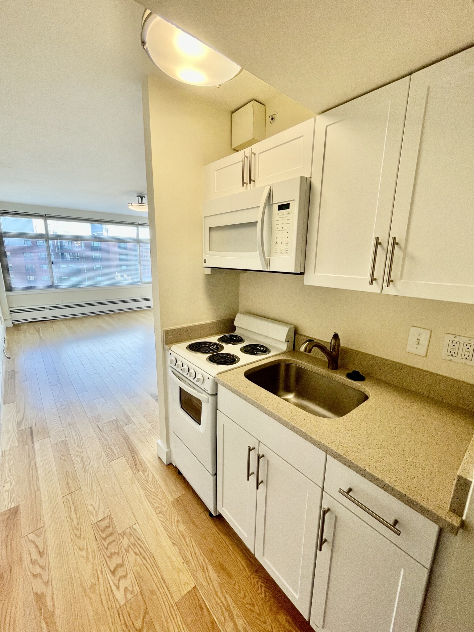 Studio bed, 1 bath apartment for rent at 1440 Beacon St Unit 611, Coolidge Corner — photo 1 of 15