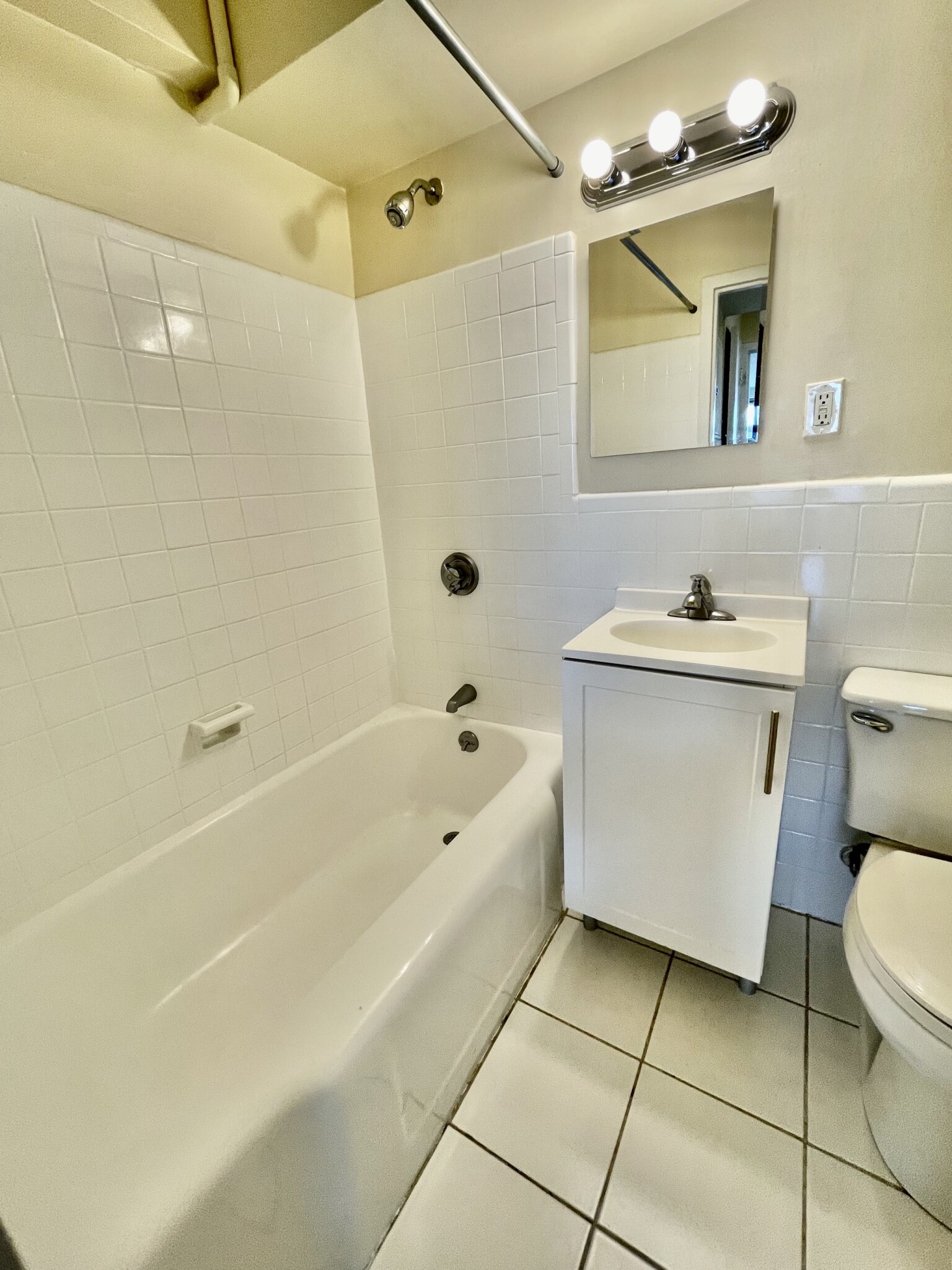 Studio bed, 1 bath apartment for rent at 1440 Beacon St Unit 611, Coolidge Corner — photo 8 of 15
