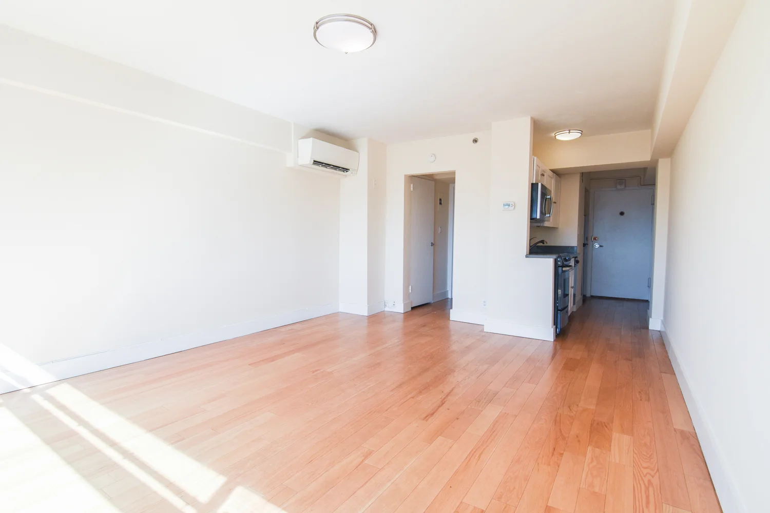 Studio bed, 1 bath apartment for rent at 1440 Beacon St Unit 807, Coolidge Corner — photo 3 of 15