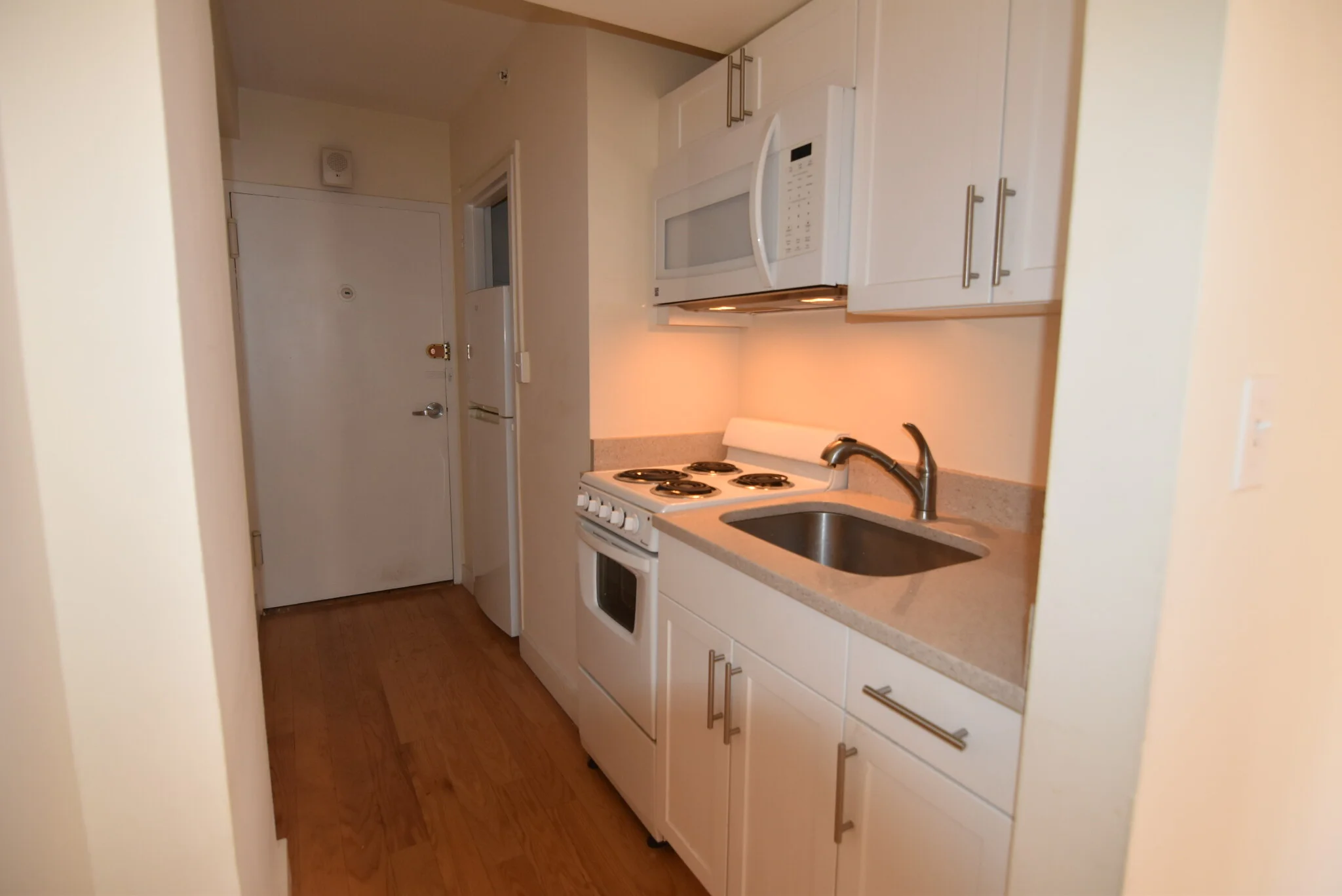 Studio bed, 1 bath apartment for rent at 1440 Beacon St Unit 810, Coolidge Corner — photo 2 of 13