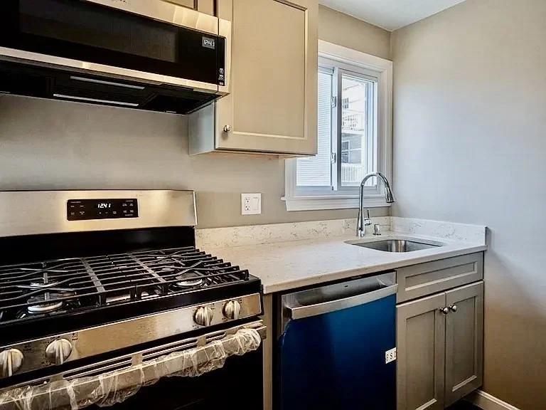 2 bed, 1 bath apartment for rent at 1440 Columbia Rd Unit 4, South Boston — photo 7 of 17