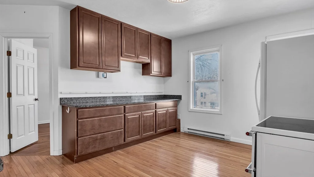 3 bed, 1 bath apartment for rent at 1442 Main St Unit 1, Webster Square — photo 11 of 30