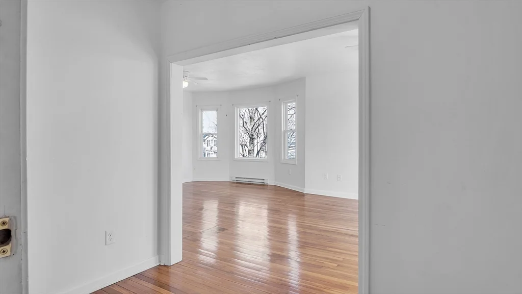 3 bed, 1 bath apartment for rent at 1442 Main St Unit 1, Webster Square — photo 3 of 30