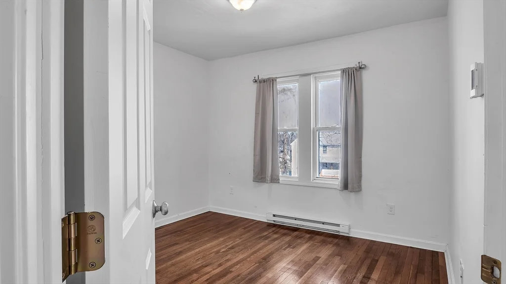 3 bed, 1 bath apartment for rent at 1442 Main St Unit 1, Webster Square — photo 13 of 30