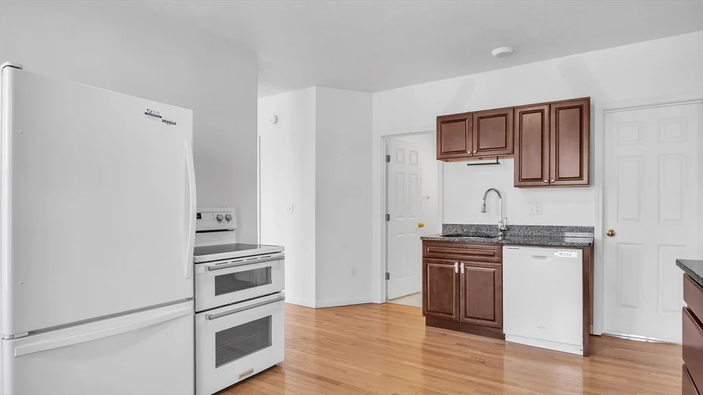 3 bed, 1 bath apartment for rent at 1442 Main St Unit 1, Webster Square — photo 10 of 30