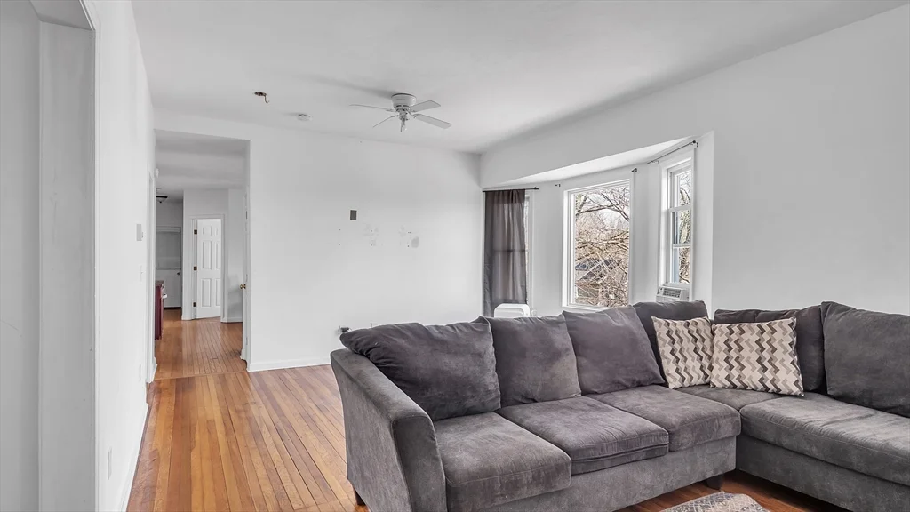 3 bed, 1 bath apartment for rent at 1442 Main St Unit 3, Worcester — photo 9 of 29