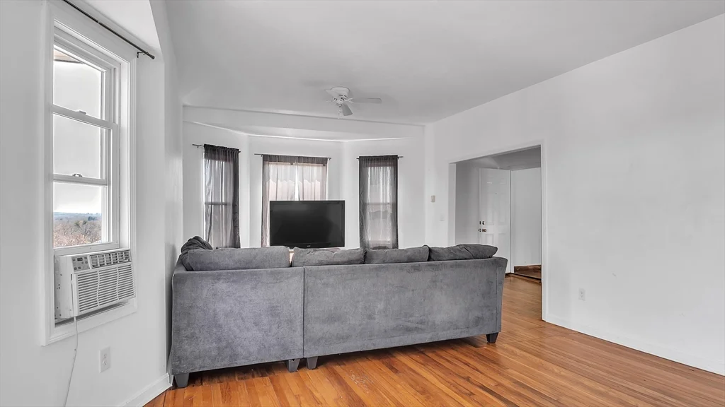 3 bed, 1 bath apartment for rent at 1442 Main St Unit 3, Worcester — photo 7 of 29