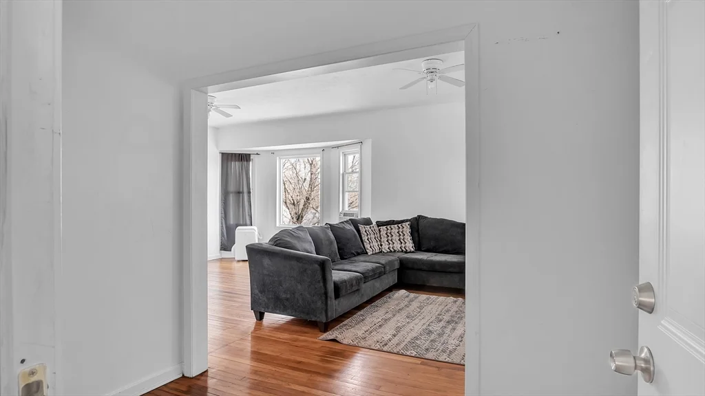 3 bed, 1 bath apartment for rent at 1442 Main St Unit 3, Worcester — photo 4 of 29