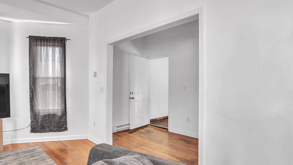 3 bed, 1 bath apartment for rent at 1442 Main St Unit 3, Worcester — photo 5 of 29