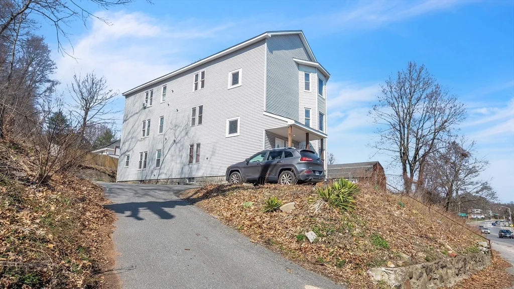 3 bed, 1 bath apartment for rent at 1442 Main St Unit 3, Worcester