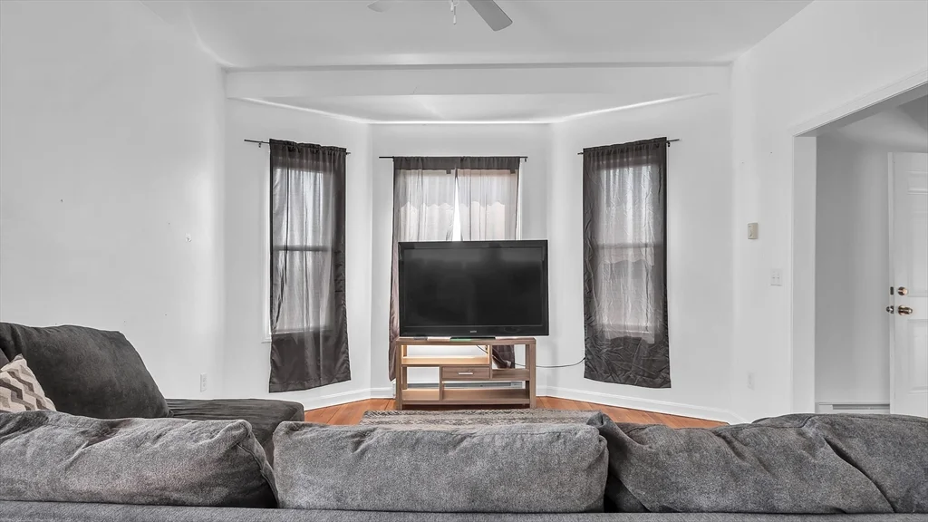 3 bed, 1 bath apartment for rent at 1442 Main St Unit 3, Worcester — photo 6 of 29