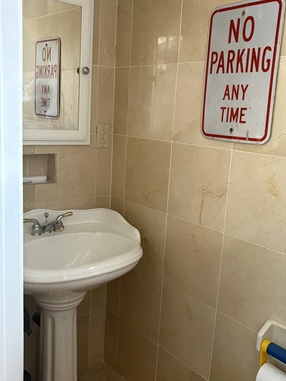 4 bed, 1 bath apartment for rent at 1446 Cambridge St Unit 2, Mid-Cambridge — photo 5 of 13