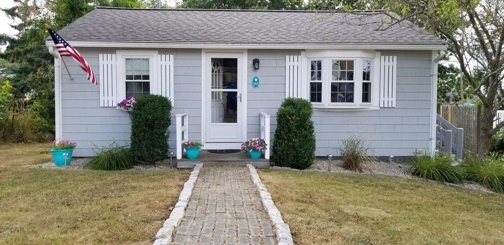 2 bed, 1 bath apartment for rent at 145 Arnold Rd, Marshfield