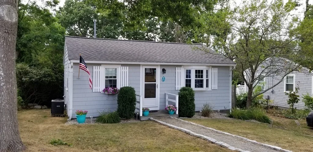 2 bed, 1 bath apartment for rent at 145 Arnold Rd, Marshfield — photo 4 of 24