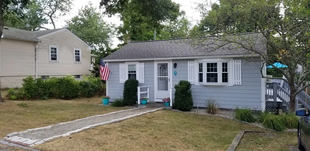 2 bed, 1 bath apartment for rent at 145 Arnold Rd, Marshfield — photo 3 of 24