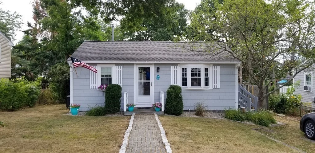 2 bed, 1 bath apartment for rent at 145 Arnold Rd, Marshfield — photo 2 of 24