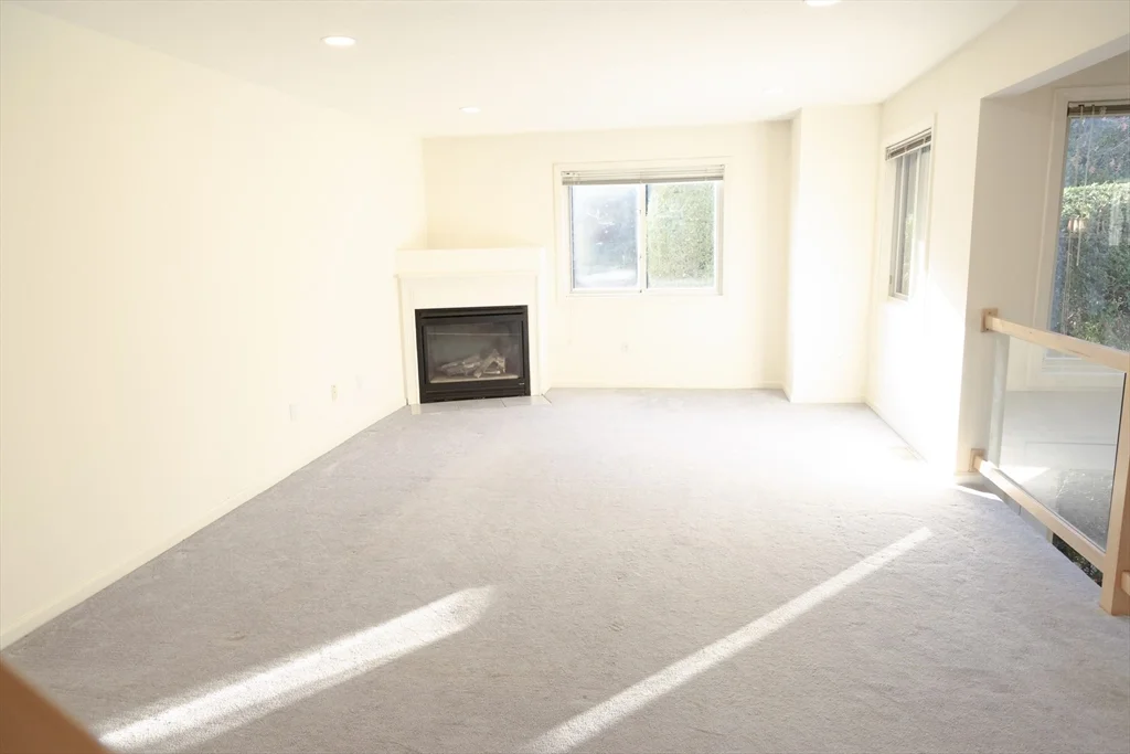 2 bed, 2 bath apartment for rent at 145 Captain Eames Cir Unit 145, Ashland — photo 4 of 33