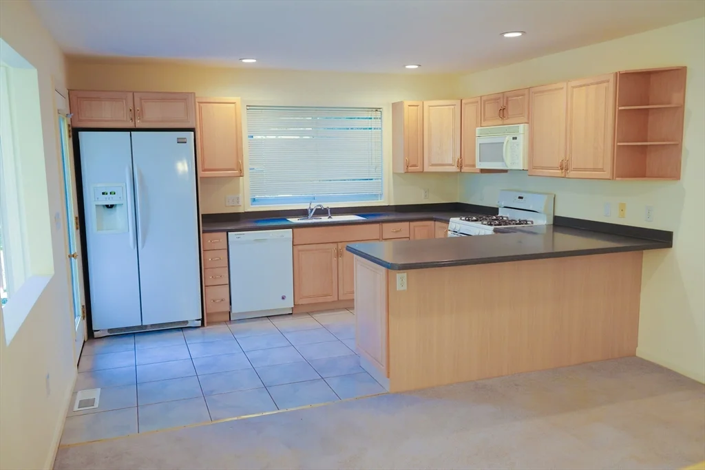 2 bed, 2 bath apartment for rent at 145 Captain Eames Cir Unit 145, Ashland — photo 7 of 33