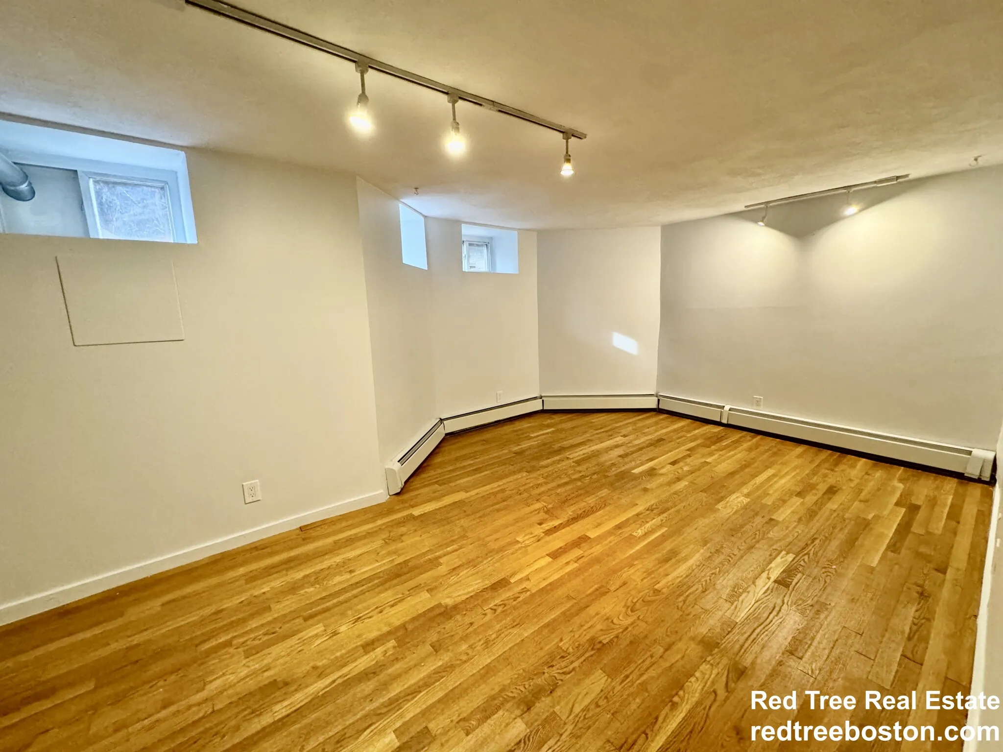 3 bed, 1 bath apartment for rent at 145 Chiswick Rd Unit 8, Brighton — photo 7 of 22
