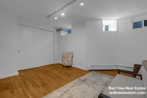 3 bed, 1 bath apartment for rent at 145 Chiswick Rd Unit 8, Brighton — photo 8 of 22
