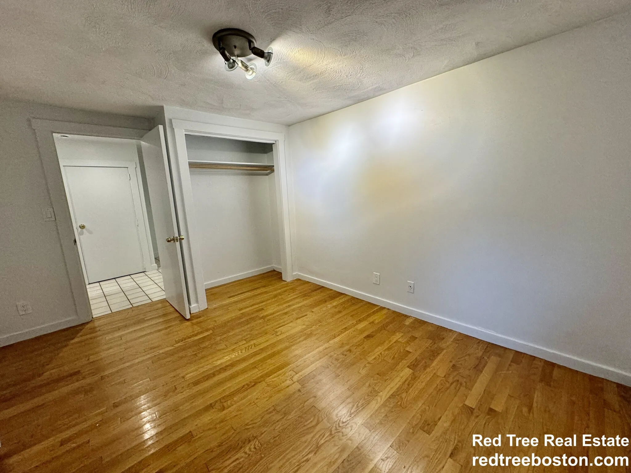 3 bed, 1 bath apartment for rent at 145 Chiswick Rd Unit 8, Brighton — photo 14 of 22