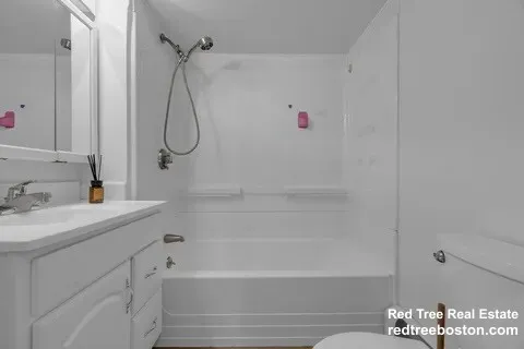 3 bed, 1 bath apartment for rent at 145 Chiswick Rd Unit 8, Brighton — photo 17 of 22