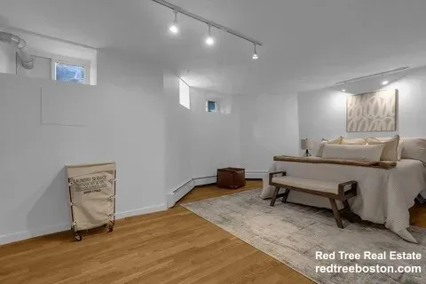 3 bed, 1 bath apartment for rent at 145 Chiswick Rd Unit 8, Brighton — photo 6 of 22