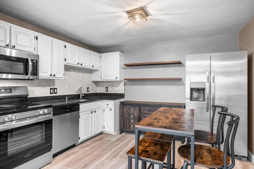 2 bed, 1 bath apartment for rent at 145 Essex Ave Unit 309, Gloucester — photo 8 of 22