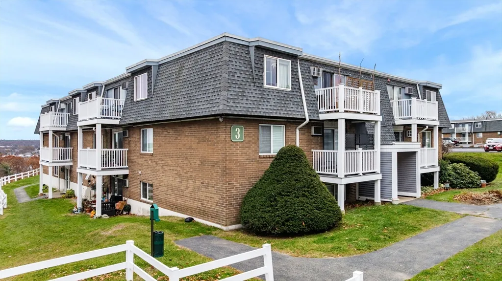 2 bed, 1 bath apartment for rent at 145 Essex Ave Unit 309, Gloucester