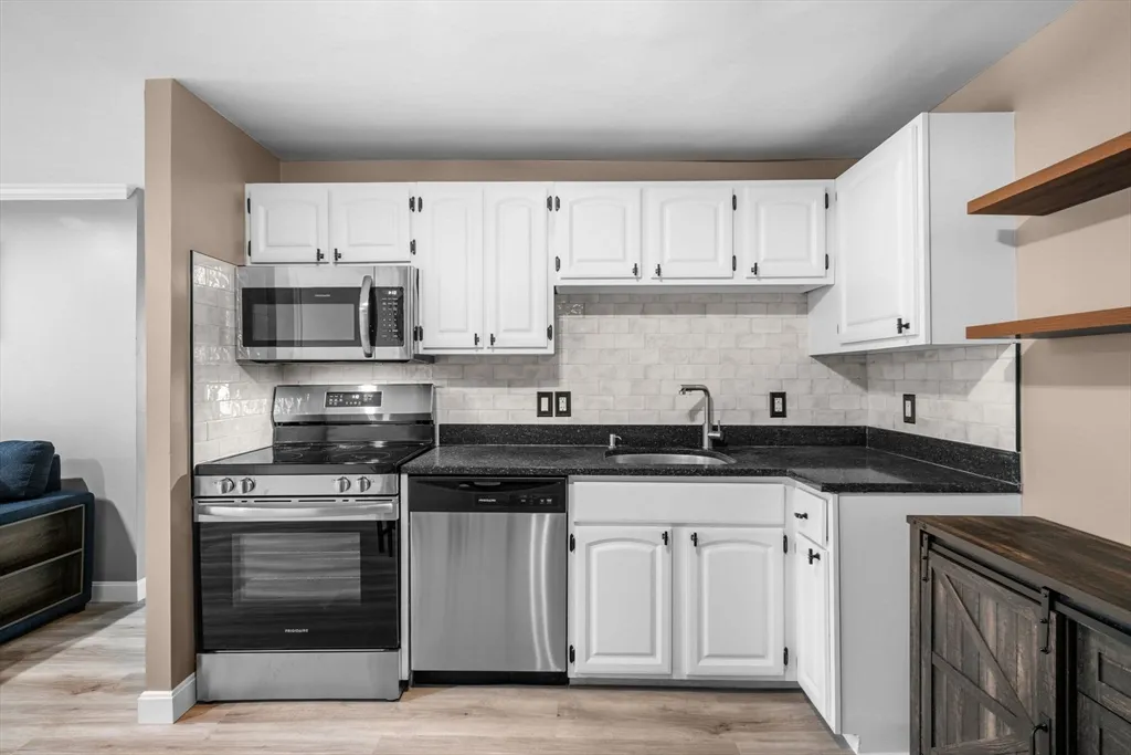 2 bed, 1 bath apartment for rent at 145 Essex Ave Unit 309, Gloucester — photo 9 of 22