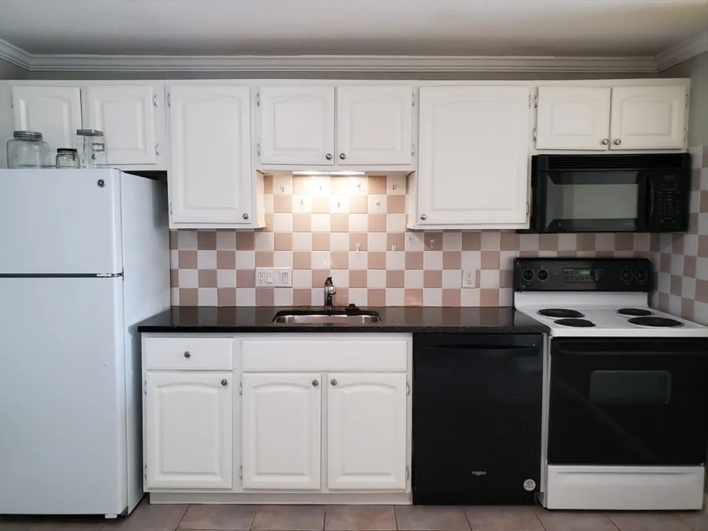 1 bed, 1 bath apartment for rent at 145 Essex Ave Unit 622, Stage Fort Park — photo 9 of 26