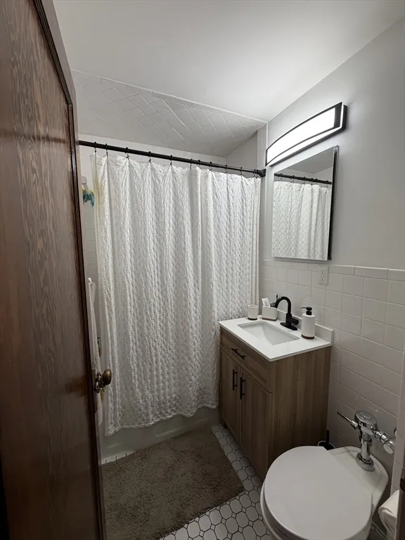 1 bed, 1 bath apartment for rent at 145 Farragut Unit 1, South Boston — photo 8 of 13