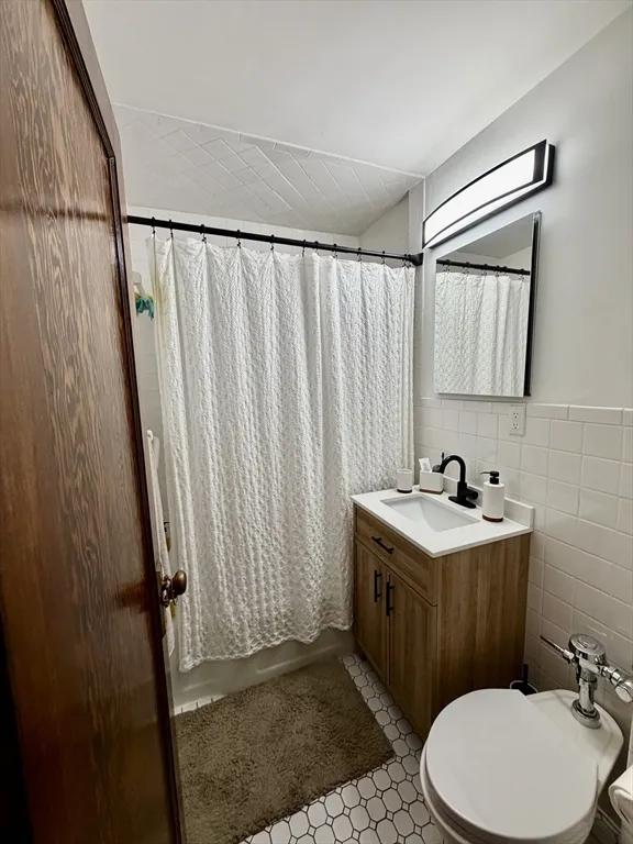 1 bed, 1 bath apartment for rent at 145 Farragut Unit 1, South Boston — photo 9 of 13