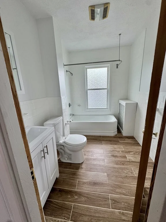 3 bed, 2 bath apartment for rent at 145 Lagrange St Unit 1, West Roxbury — photo 8 of 26