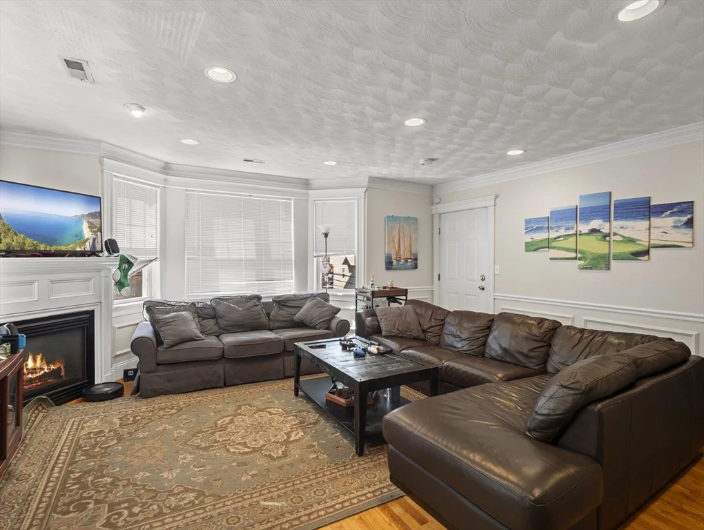 3 bed, 1 bath apartment for rent at 145 Murdock Unit 2, Brighton — photo 4 of 29